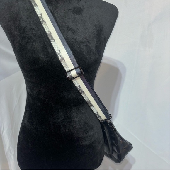 🔥SALE THINK ROYLYN Bank Street XL Crossbody Black Nylon - Picture 5 of 10